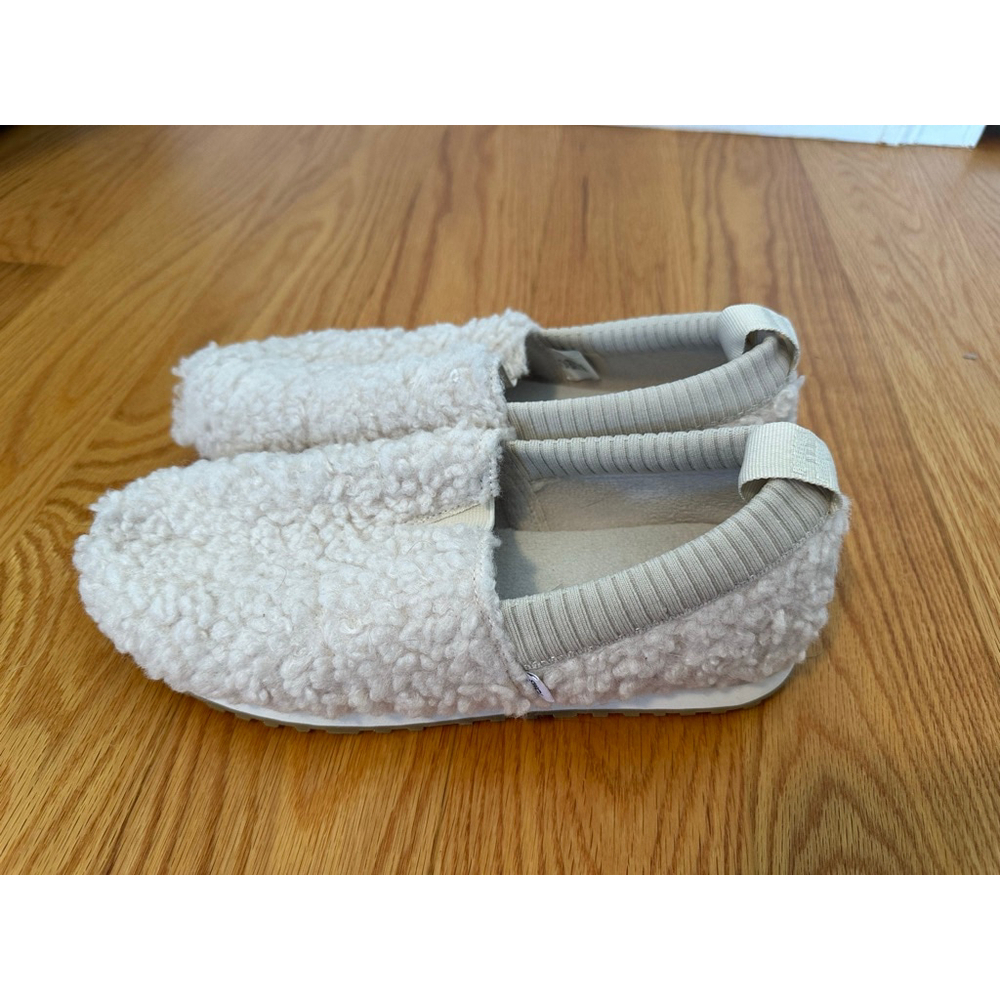 Women's TOMS Cream Alpargata Faux Fur Plush Shearling Slipper Flats Size 8.5 - Picture 3 of 8